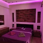 Luxurious In The Heart Of Town ! לוטראקי