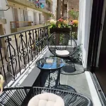דירה Luxurious In The Heart Of Town ! *
