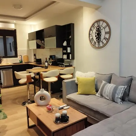 Luxurious In The Heart Of Town ! * Λουτράκι