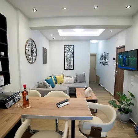 Luxurious In The Heart Of Town !