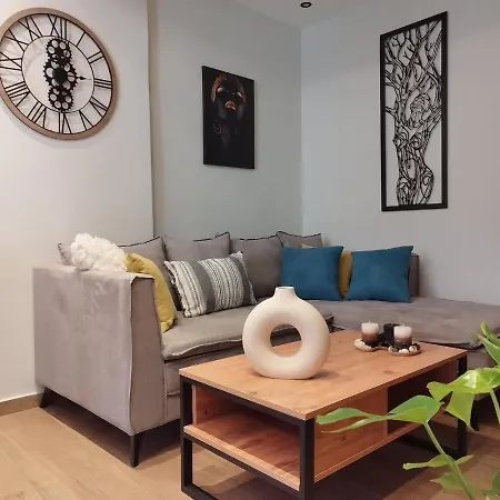 Luxurious In The Heart Of Town ! *