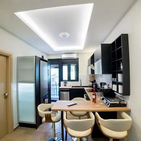 Luxurious In The Heart Of Town ! * Λουτράκι