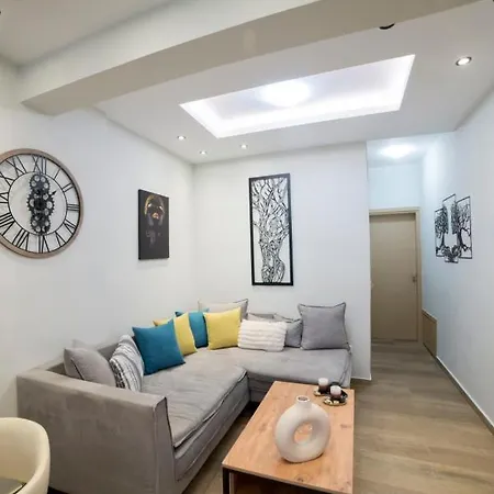 Luxurious In The Heart Of Town ! Apartamento