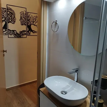 Luxurious In The Heart Of Town ! Apartamento