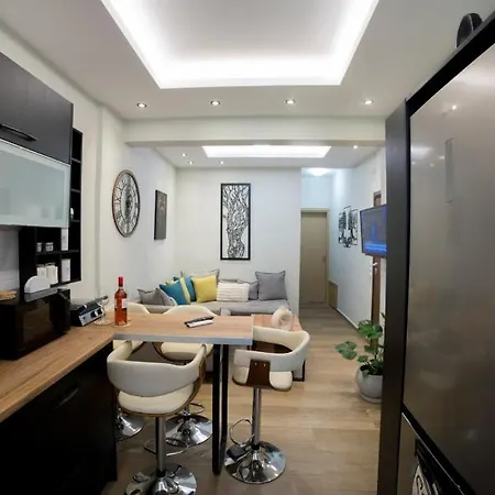 Luxurious In The Heart Of Town ! * Loutráki