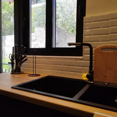 Luxurious In The Heart Of Town ! * Loutráki