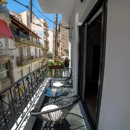Luxurious In The Heart Of Town ! * Λουτράκι
