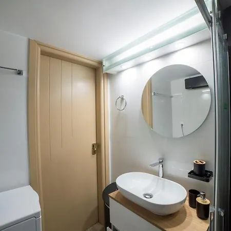 Apartamento Luxurious In The Heart Of Town ! Loutráki