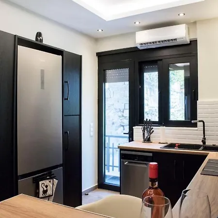 Luxurious In The Heart Of Town ! Apartamento