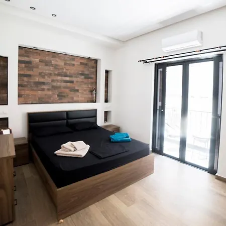 Luxurious In The Heart Of Town ! Apartamento