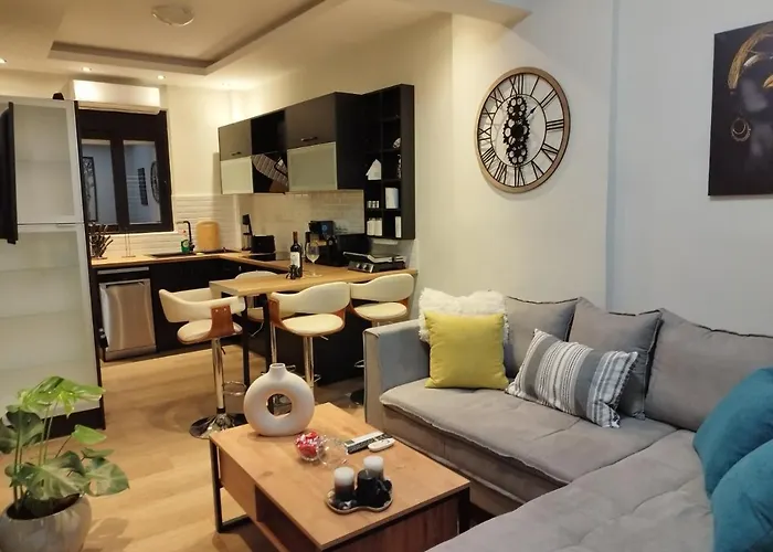 Luxurious In The Heart Of Town ! * Loutráki