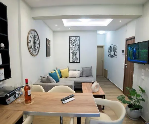 Luxurious In The Heart Of Town !