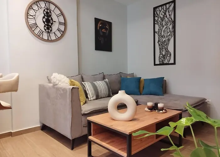 Luxurious In The Heart Of Town ! *