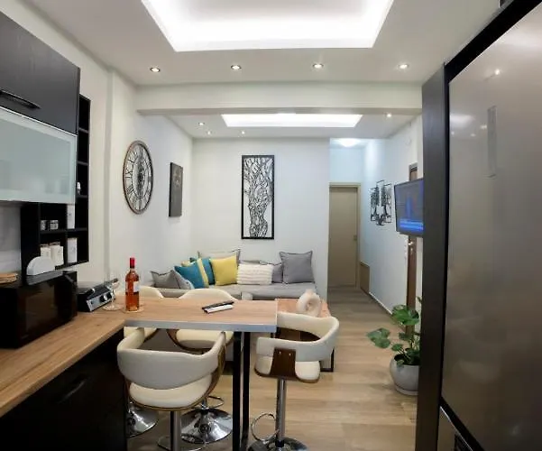 Luxurious In The Heart Of Town ! * Loutráki