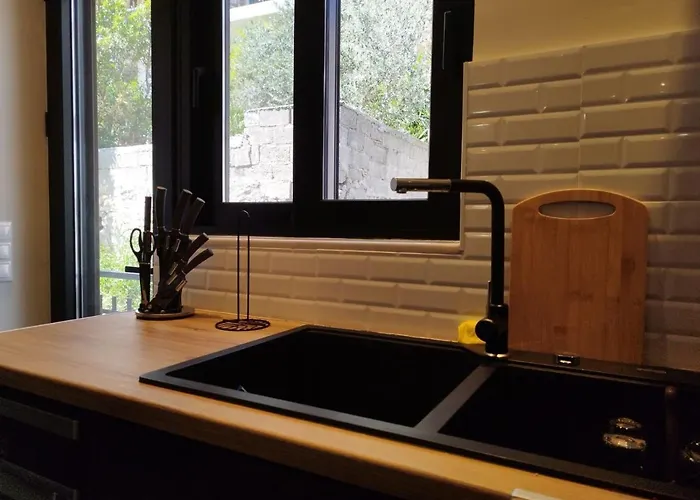 Luxurious In The Heart Of Town ! * Lutráki