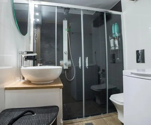 Luxurious In The Heart Of Town ! Loutráki