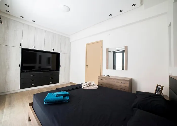 Luxurious In The Heart Of Town ! Apartman