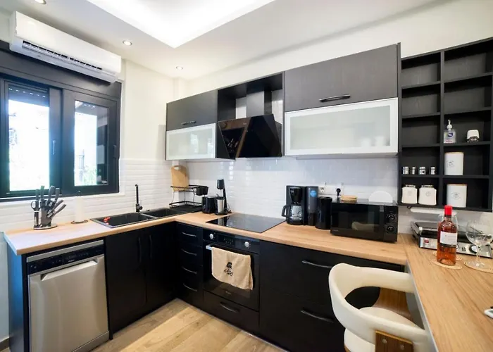 Luxurious In The Heart Of Town ! *