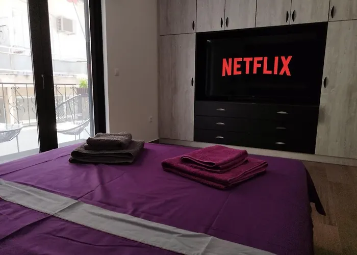 Luxurious In The Heart Of Town ! Apartman Lutráki