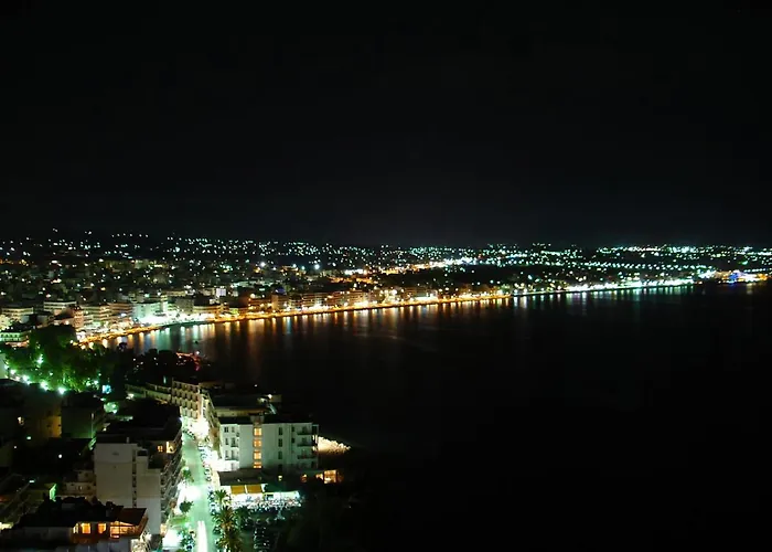 Luxurious In The Heart Of Town ! Apartman